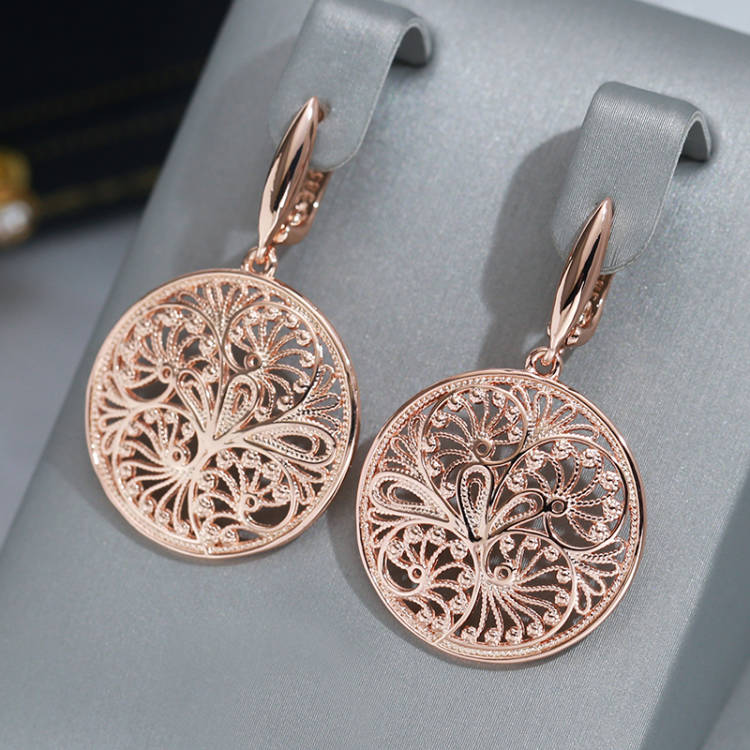 Women Accessories Dubai - Wbmqda brincos longos de flor de