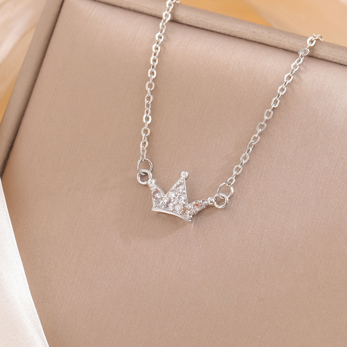 Women Accessories Picture - Simples pequena coroa feminina zircão acessórios