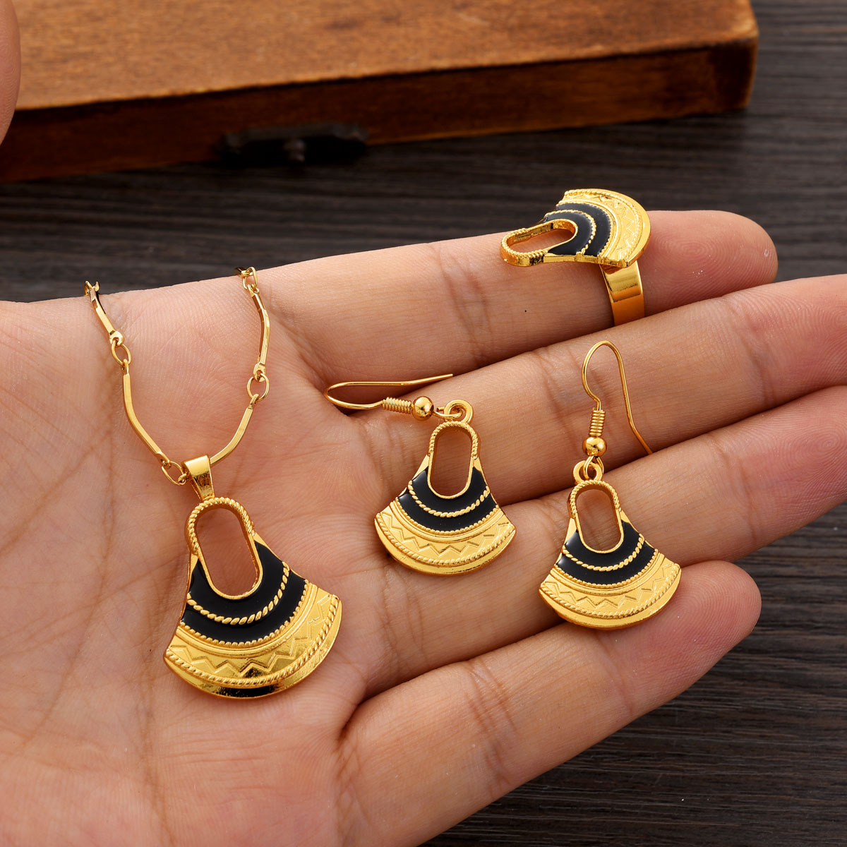Conjunto de joias em cor doura - Women Accessories Png avaliação e preço