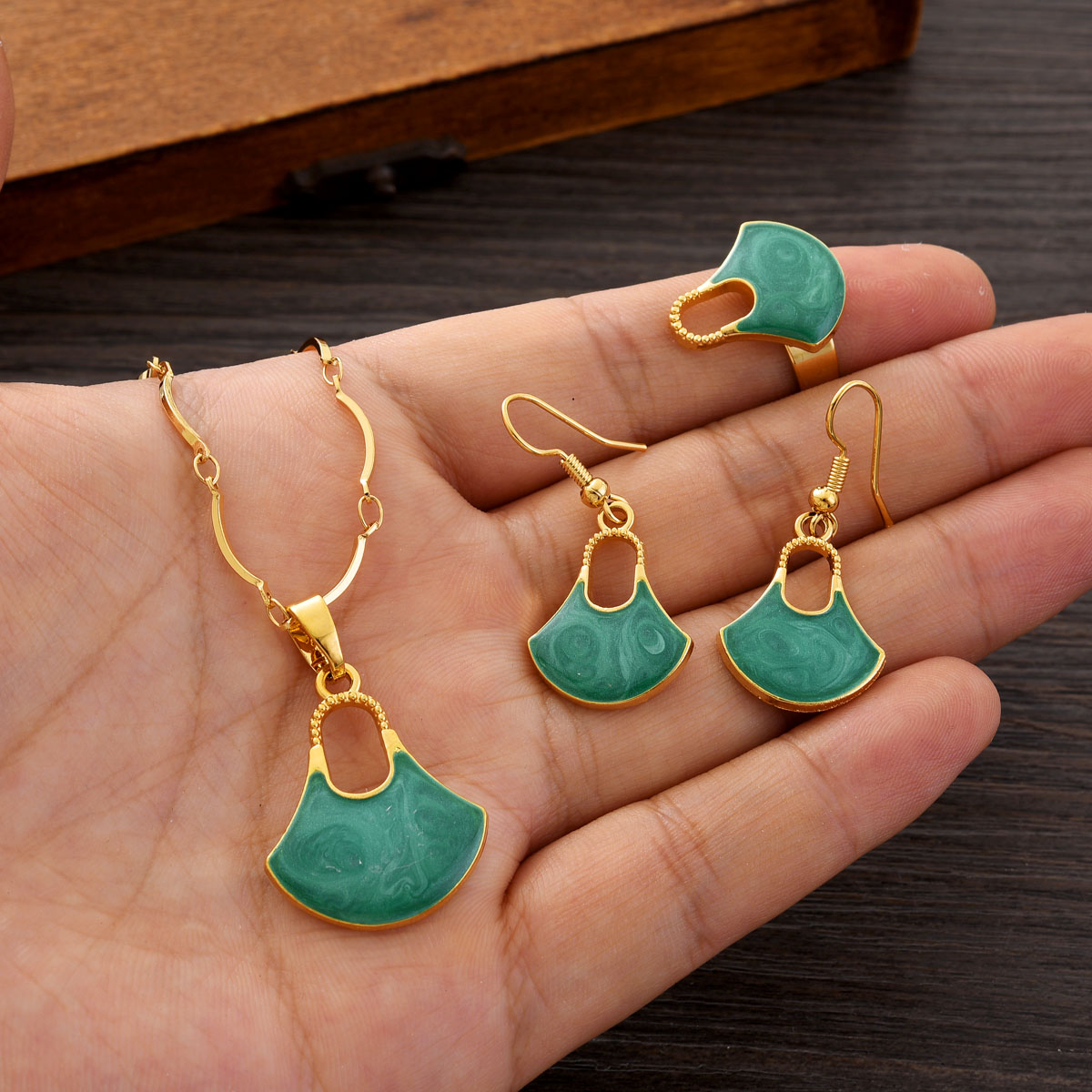 Conjunto de joias em cor doura - Women Accessories Png avaliação e preço